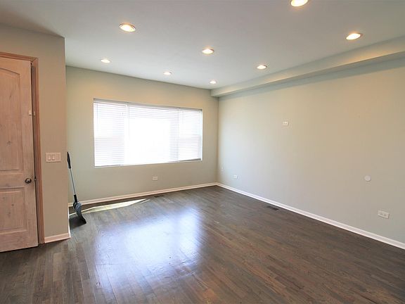 5th image of 714 N Willard Ct #1