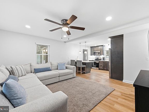3rd image of 207 Seal Ln