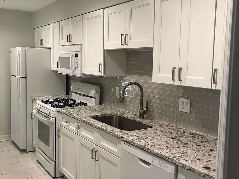 609 Admiral Dr #208 — Photo 6