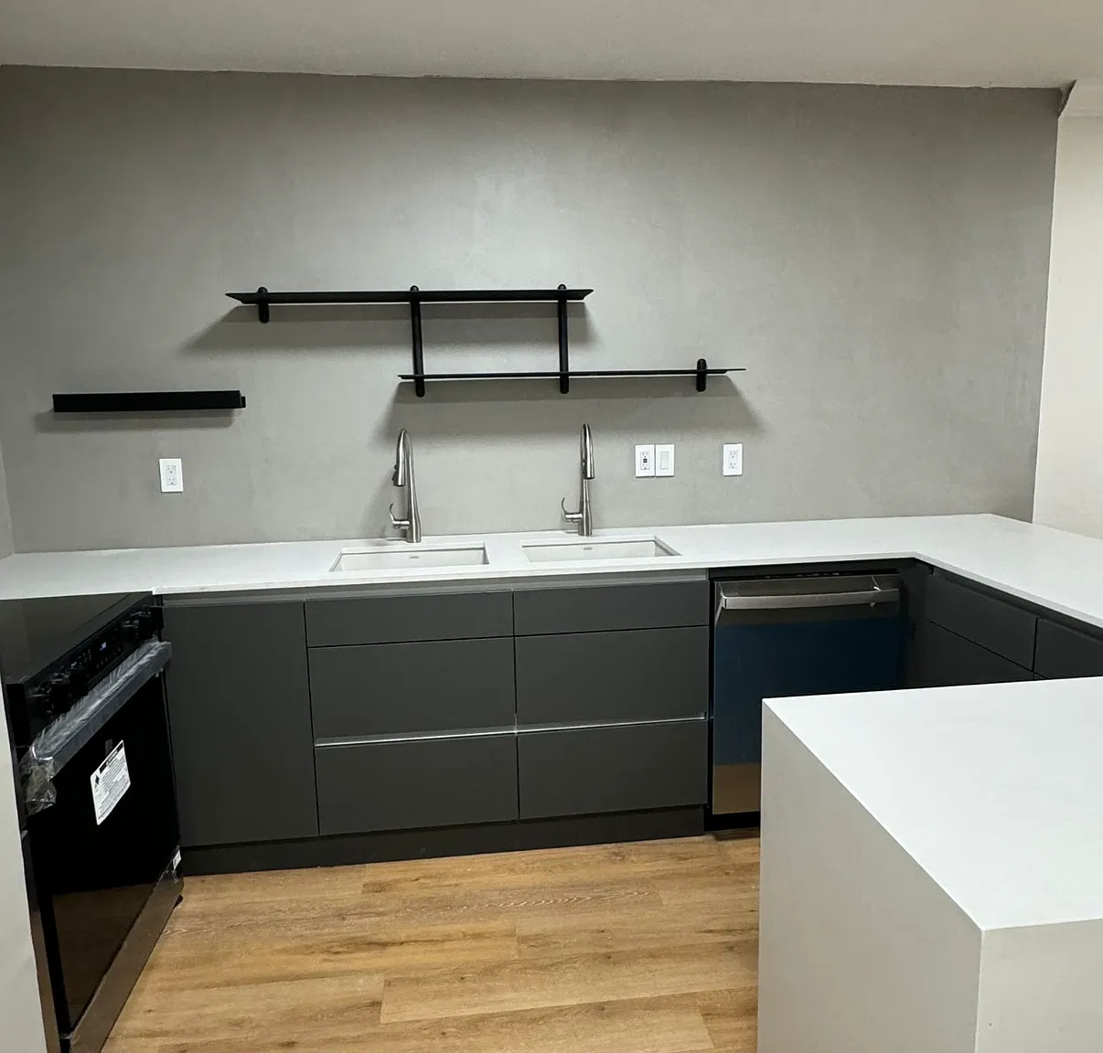 2 bed, 1000 sqft, $2,350 — Photo 1
