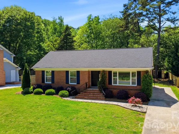 7735 Surreywood Pl, Charlotte, NC 28270