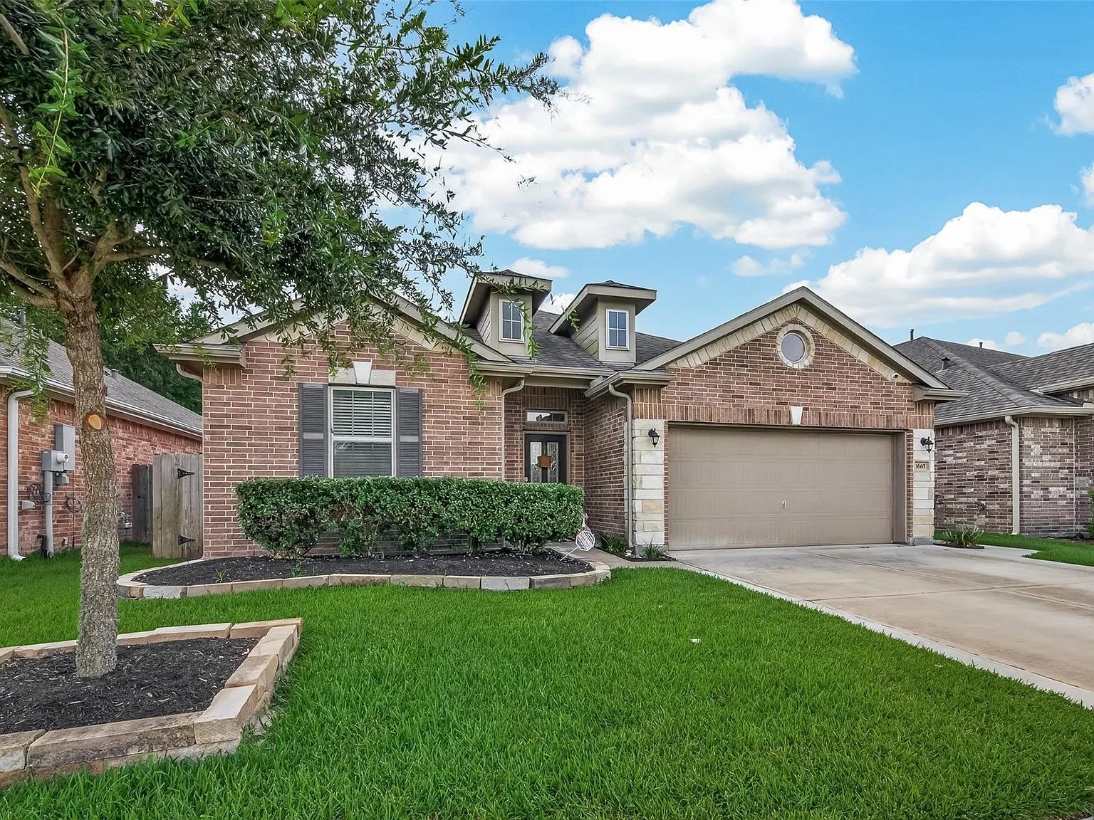 3 bed, 2.0 bath, 1705 sqft, $2,500 — Photo 2