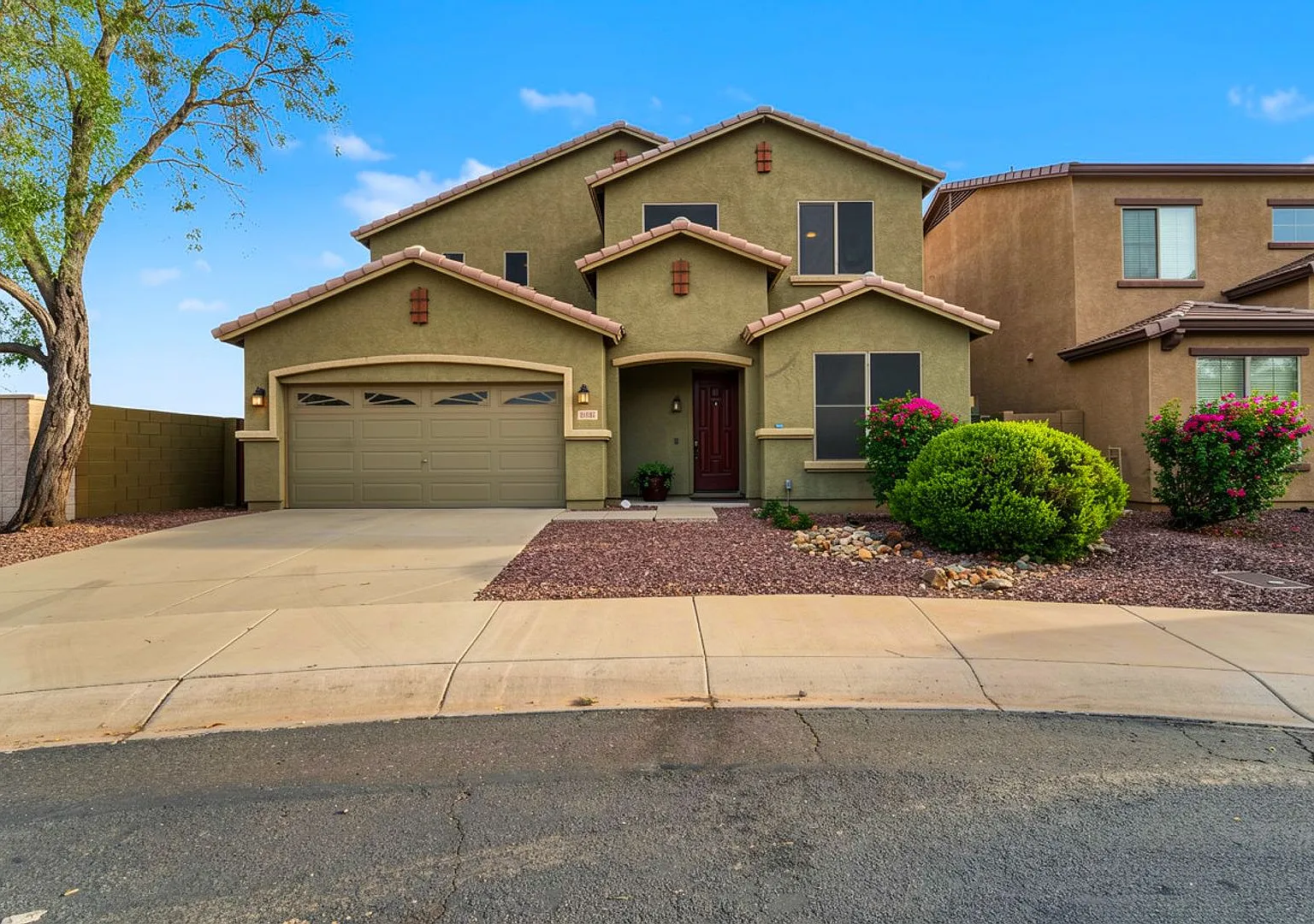 Spacious Sun City Home on a Corner Cul-de-Sac Lot with Beautiful Upgrades! — Photo 2