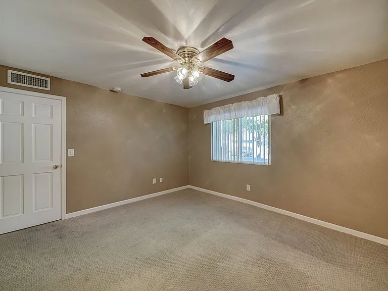 3301 W Loma Ln #1 — Photo 15