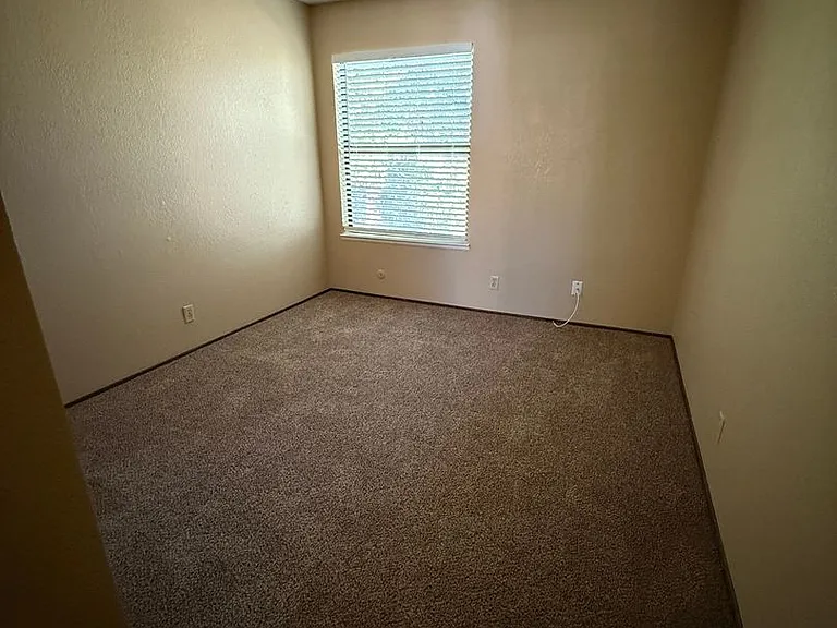 731 Mikkelsen Dr — Photo 9