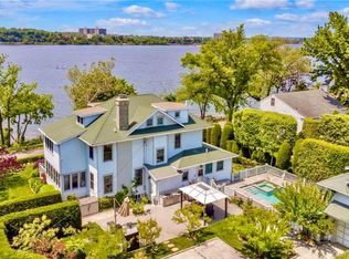 102 Shore Rd, Flushing, NY 11363