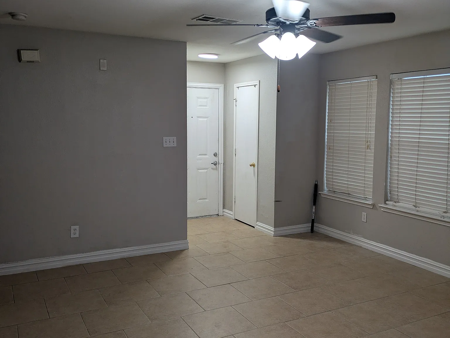 3 bed, 2.5 bath, 1500 sqft, $1,950 — Photo 2