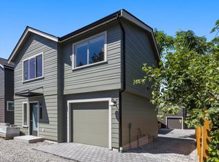 1041 NE 100th St #B, Seattle, WA 98125