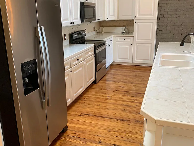 135 W Union St — Photo 2
