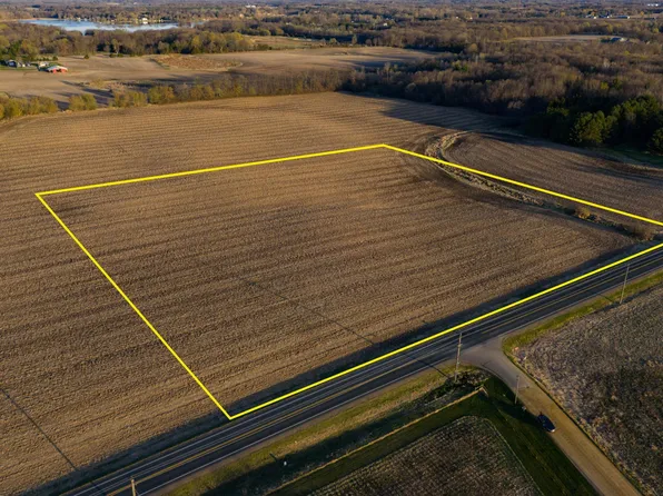 2 Park Trl, Center City, MN 55012