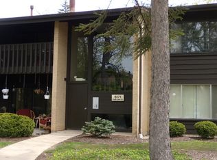 6171 Knoll Lane Ct APT 104, Willowbrook, IL 60527