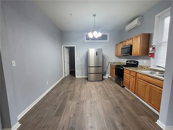 3rd image of 333 Whitney Ave