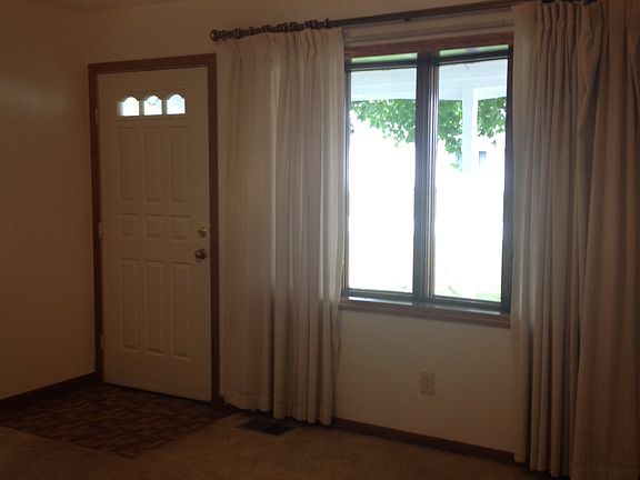 5th image of 132 Clayton St