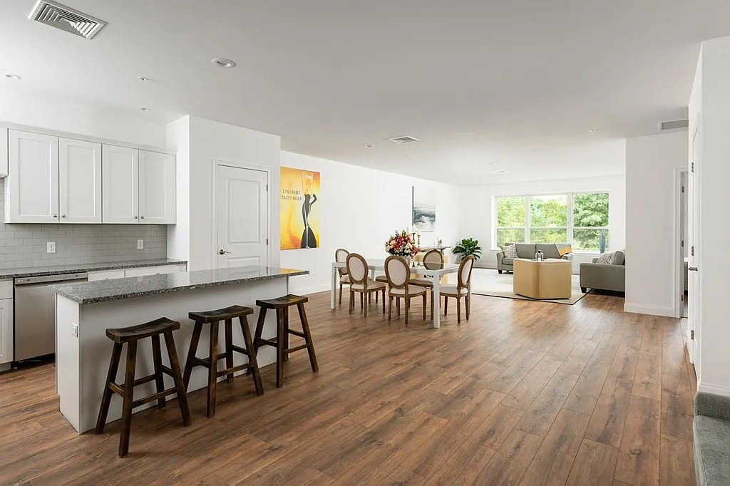 2 bed, 2.0 bath, 1660 sqft, $3,250 — Photo 1