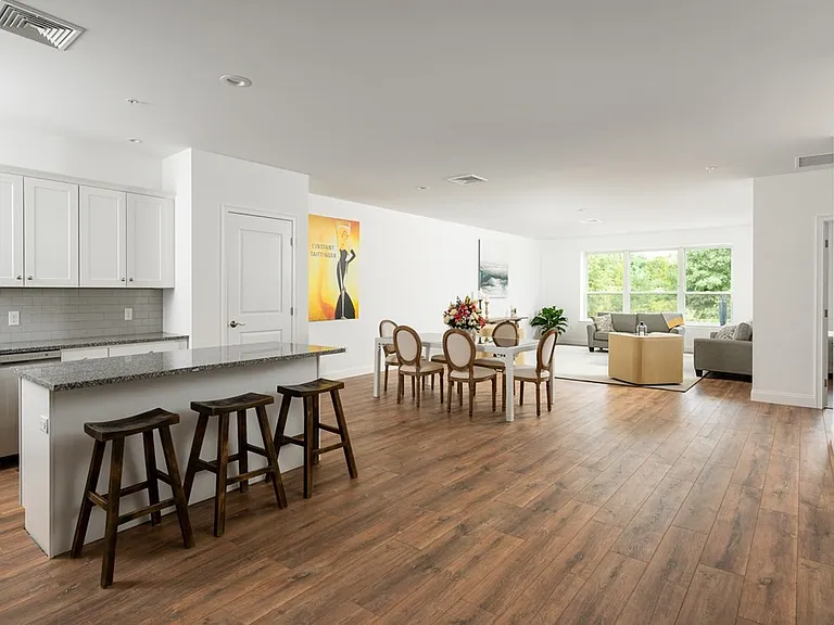 390 Chief Justice Cushing Hwy #208 — Photo 1