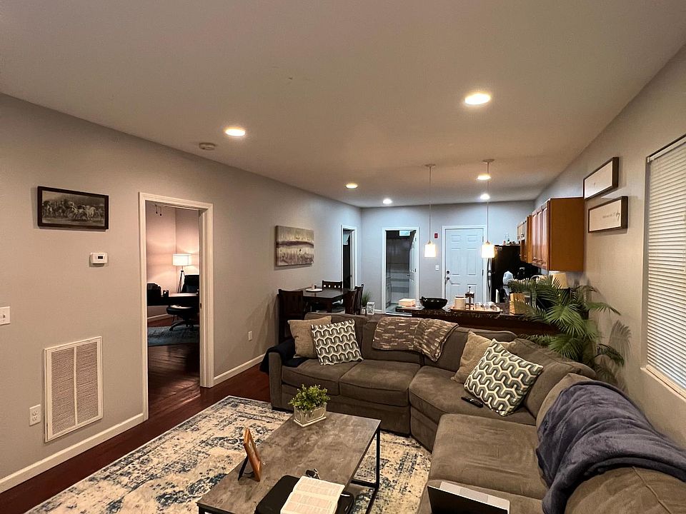 1st image of 109 Pleasant St Floor 2