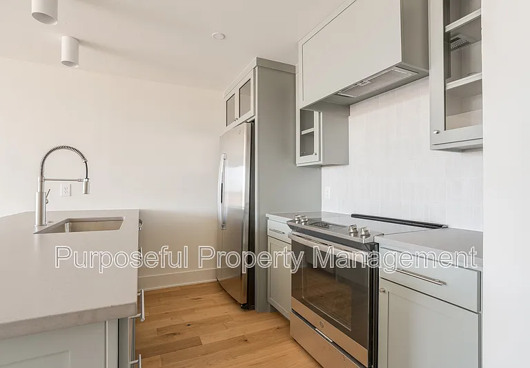 934 Hangar Dr #6 — Photo 8