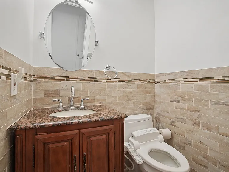38 Park St #25H — Photo 10