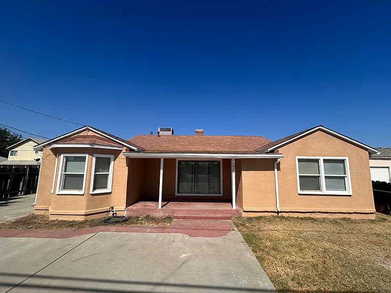 1920 N 11th Ave — Photo 13