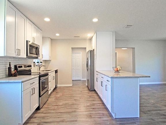 3rd image of 1419 Moselle Ave