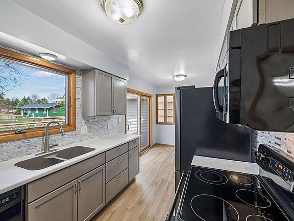 5th image of 1345 Willow Ave