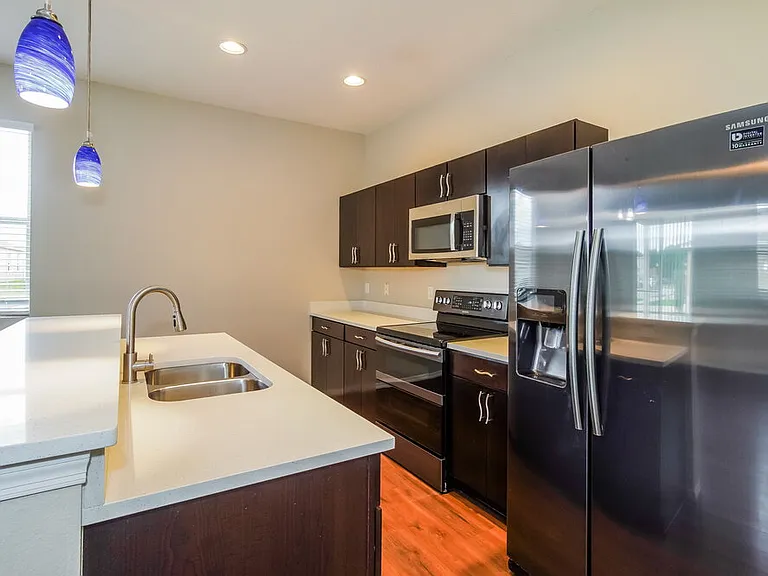 1557 Regent Ct — Photo 8