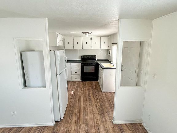 4th image of 983 Aria Blvd #28