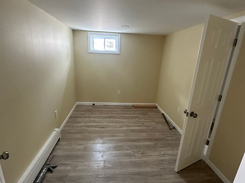 1st image of 385 Clayton St #3
