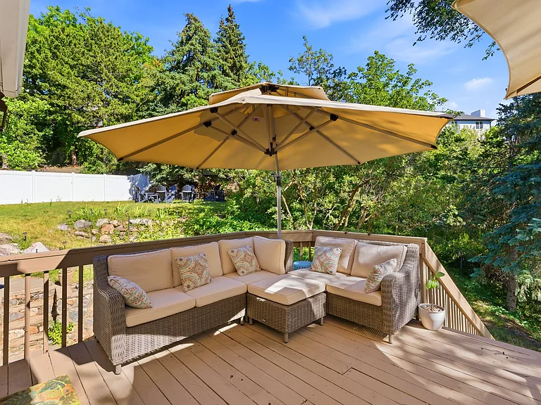 660 Cayias Dr — Photo 30