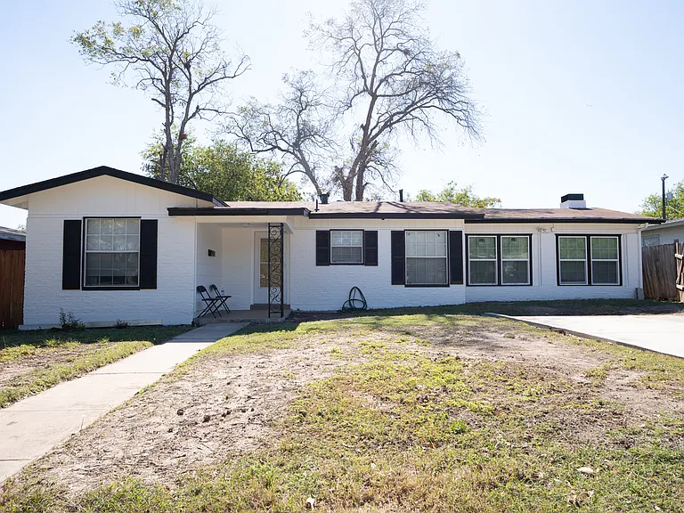 618 Weizmann St — Photo 13