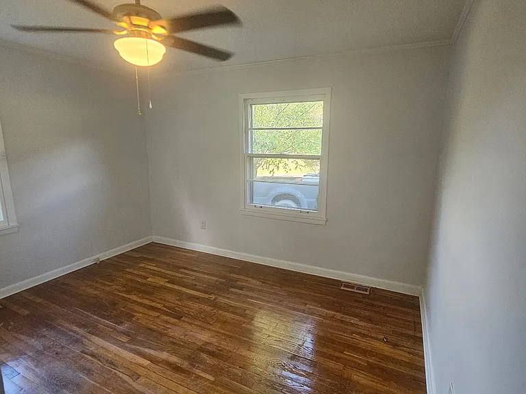 1305 N Barton St — Photo 11