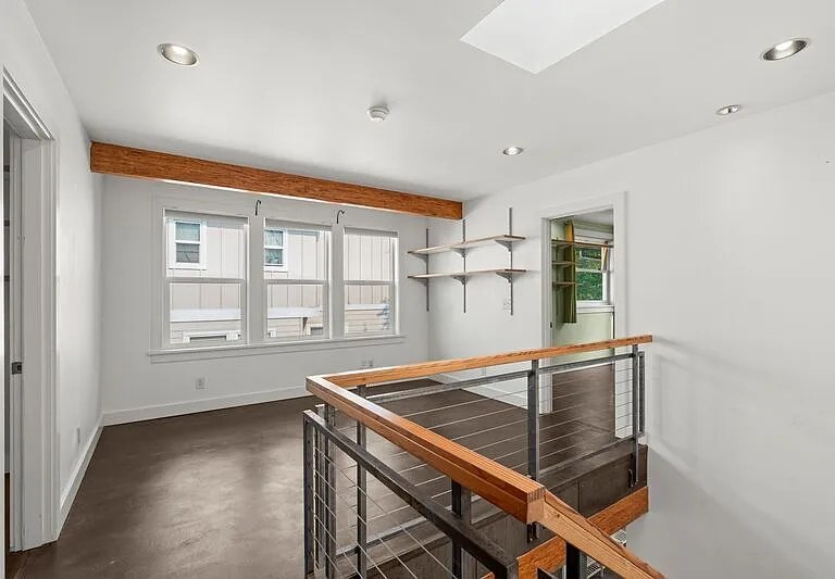 1912 E Union St — Photo 19
