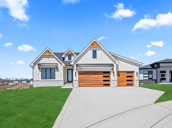 17211 Brookview Dr, Urbandale, IA 50322