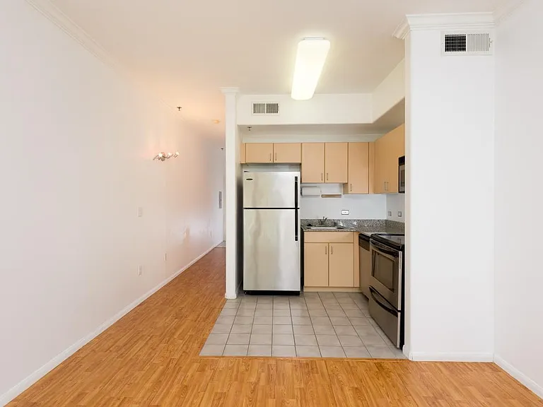 1643 6th Ave #106 — Photo 7