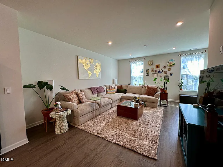 921 Romeria Dr — Photo 12