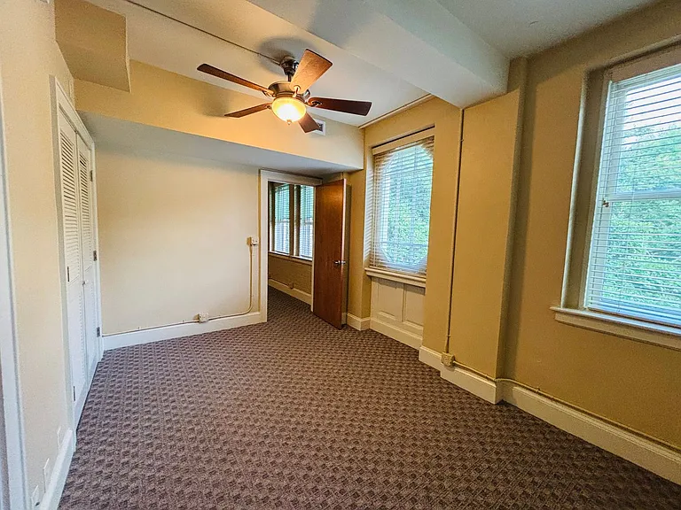 1 Bedroom, 1 Bath Apartment — Photo 7