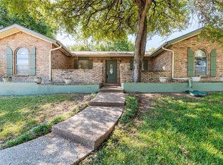 1917 Rock Creek Dr, Grand Prairie, TX 75050