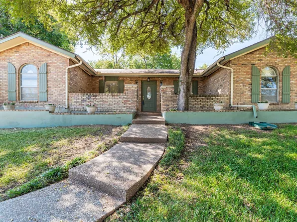 1917 Rock Creek Dr, Grand Prairie, TX 75050