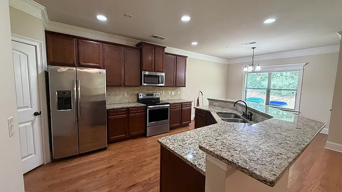 3 bed, 2.5 bath, 2000 sqft, $2,300 — Photo 4