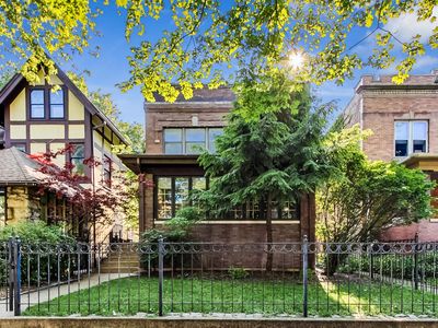 4716 N Dover St, Chicago, IL, 60640