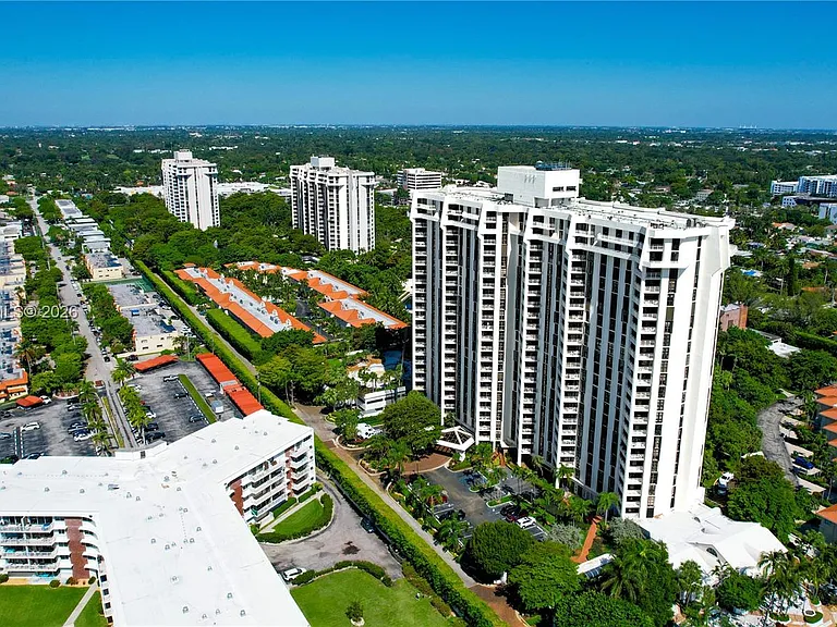 4000 Towerside Ter #1401 — Photo 32
