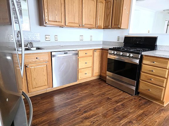 4th image of 216 Riverside Dr