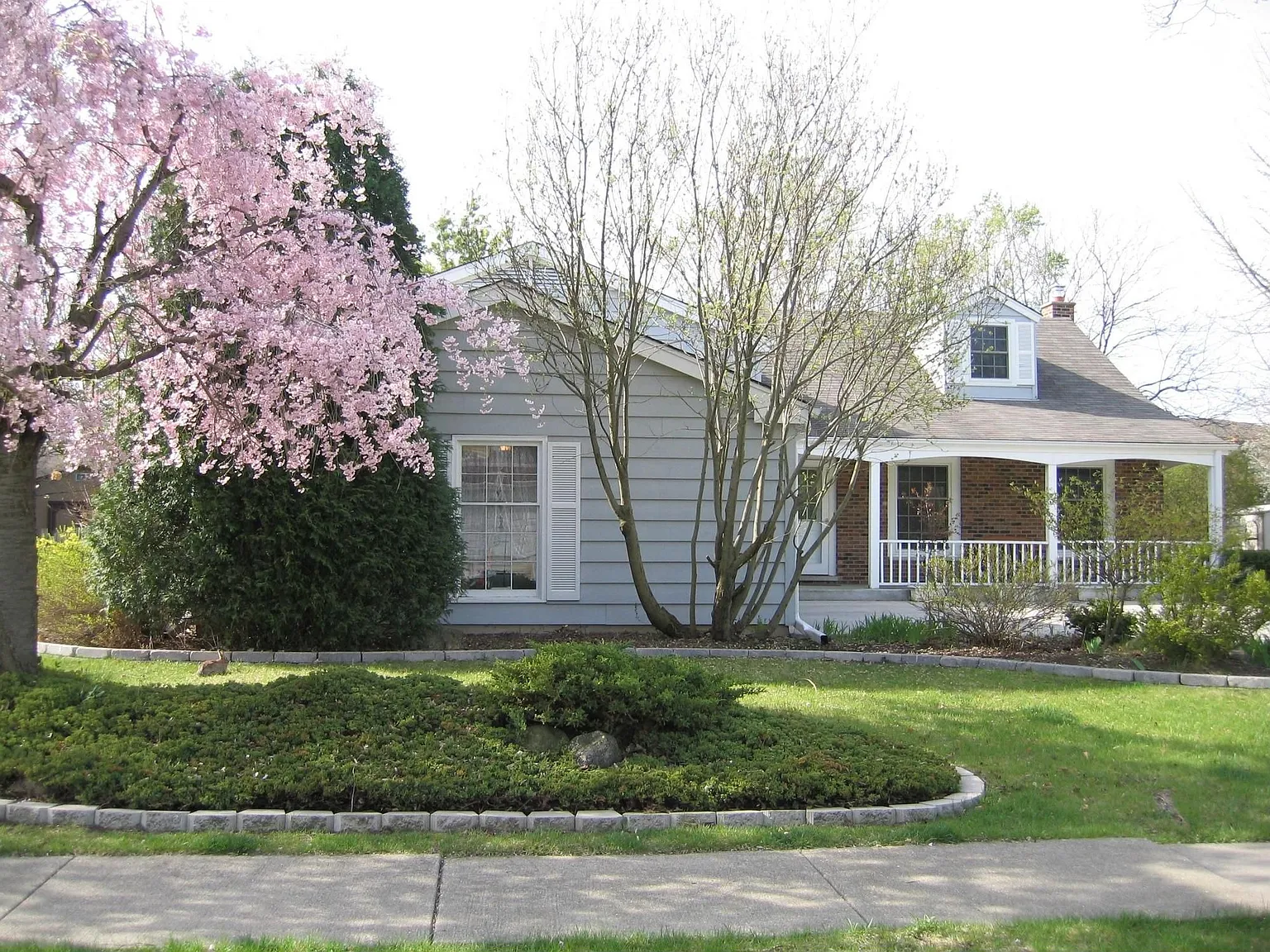 1025 Tamarack Ln photo 1