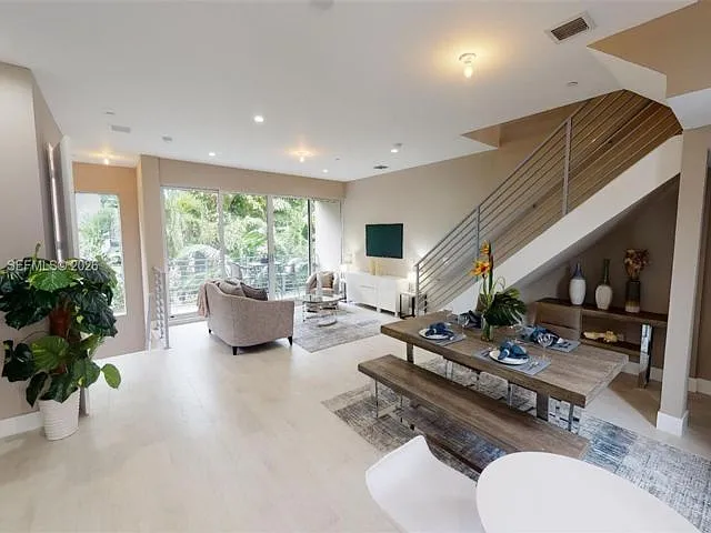 628 NE 12th Ave — Photo 8