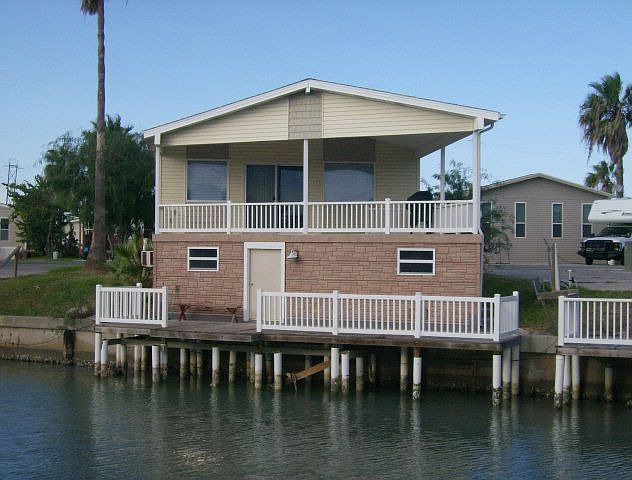 1st image of 140 E Bonnet Cir