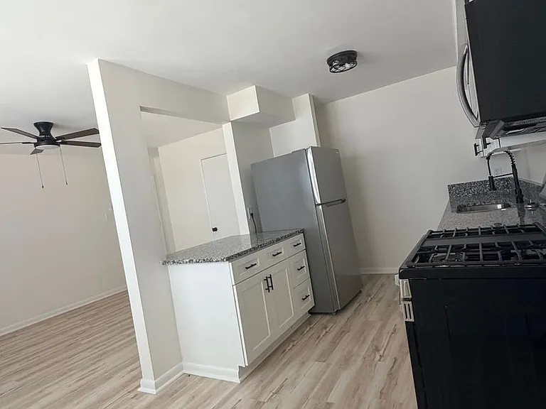 North Fillmore Apartments — Photo 13