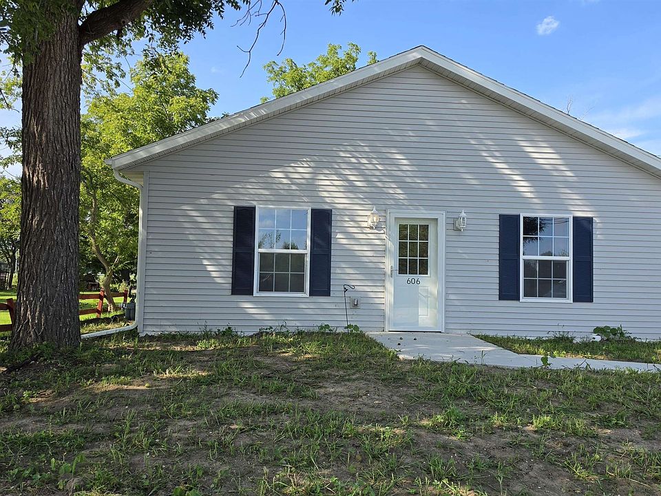 1st image of 606 W Delavan Dr