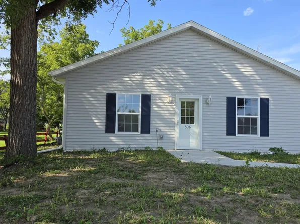 606 W Delavan Dr, Janesville, WI 53548