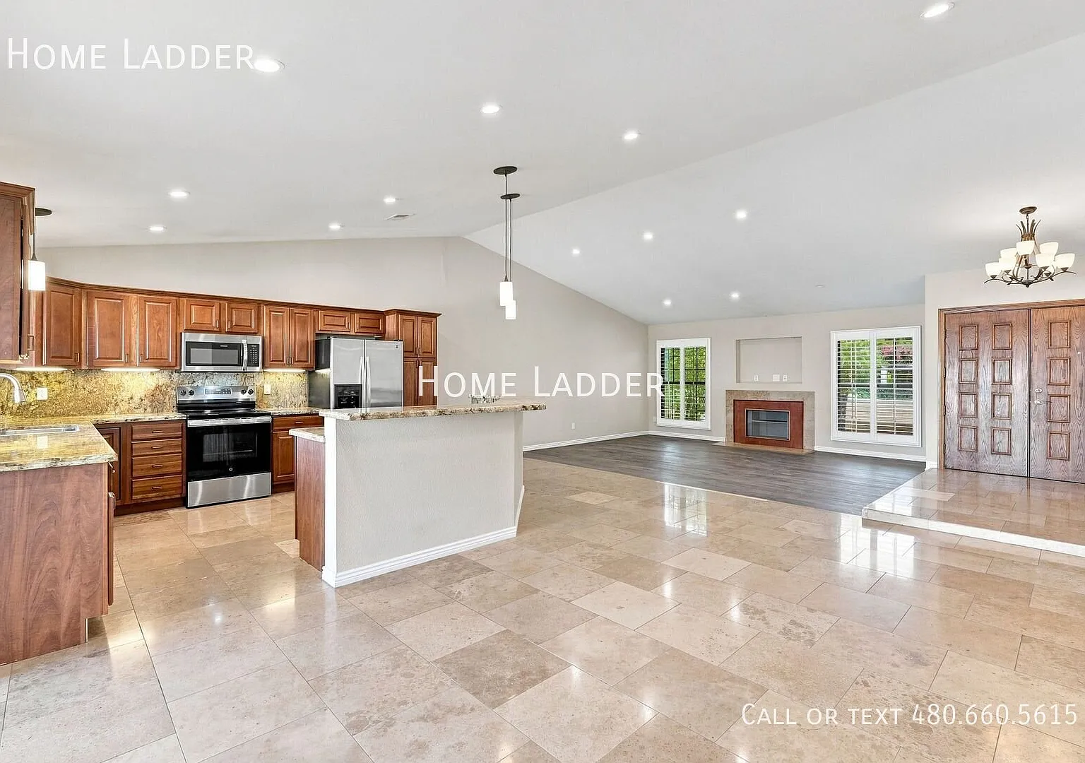 Beautiful 3 Bedroom, 2 Bathroom Tempe Home with Sparkling Pool! — Photo 3