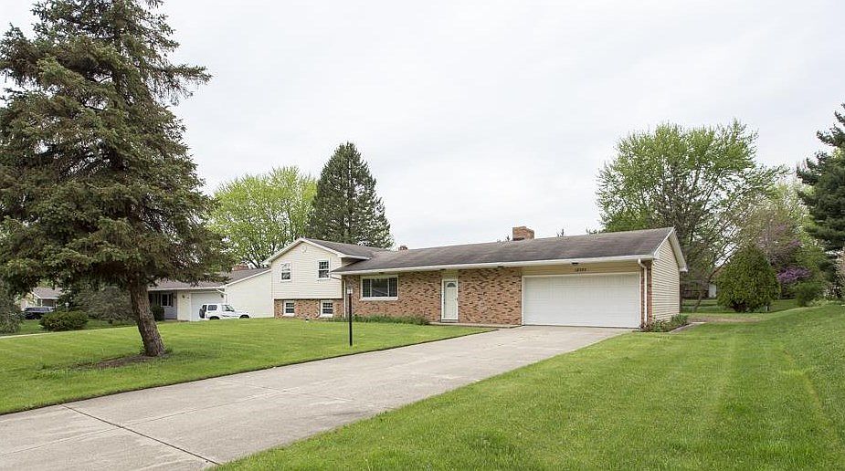 1st image of 18323 Chaucer Ln